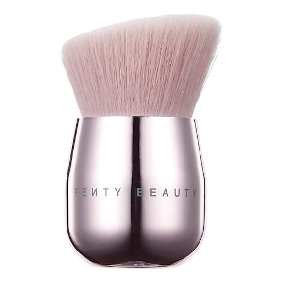 Baby buki brush - Mini pinceau visage, FENTY BEAUTY